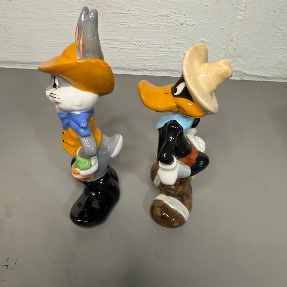 VINTAGE 1993 BUGS BUNNY AND DAFFY DUCK SALT AND PEPPER SHAKERS - Picture 3 of 6